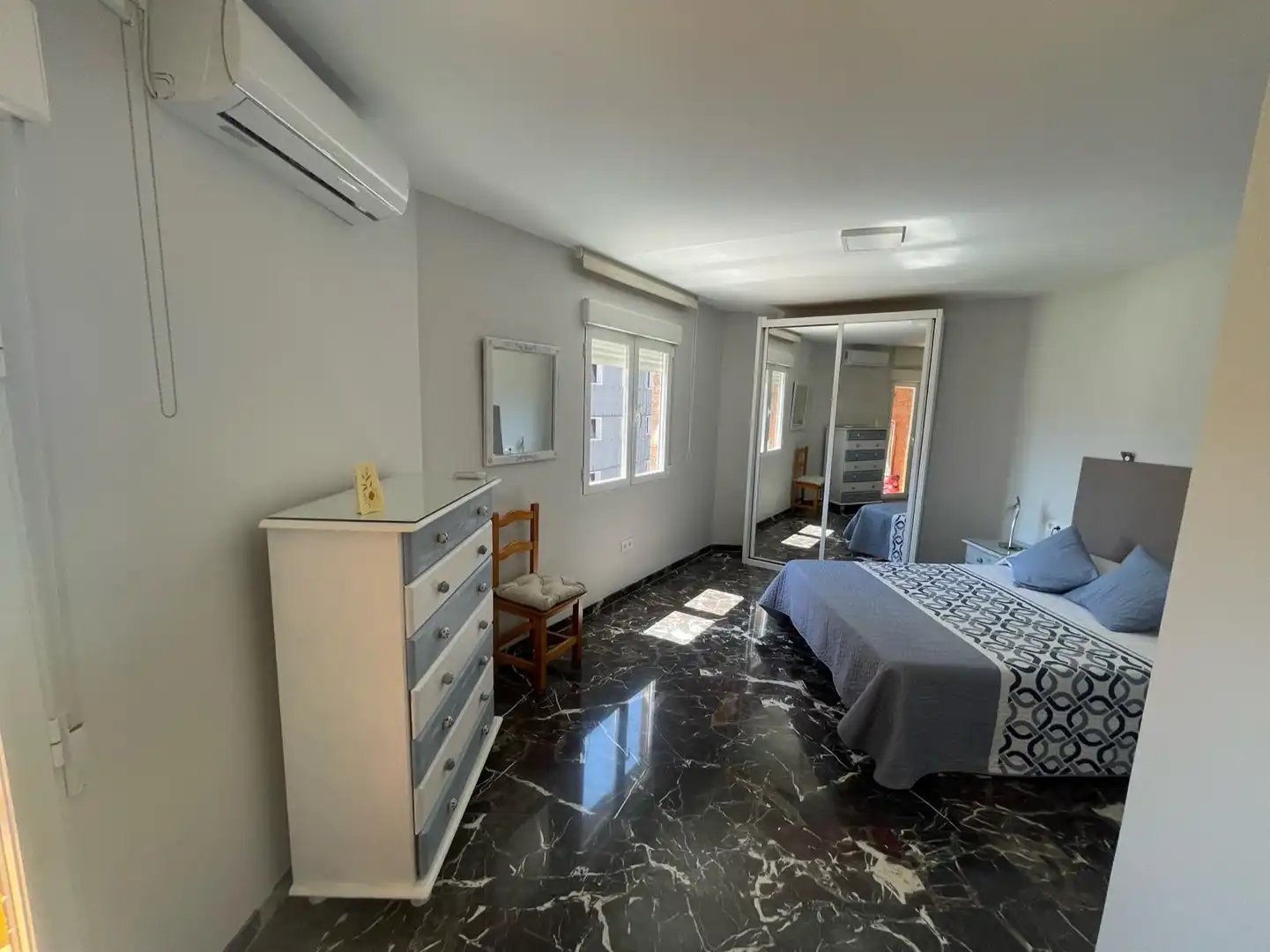 Bedroom of Flat for rent in Granada  with Air Conditioner, Heating and Furnished