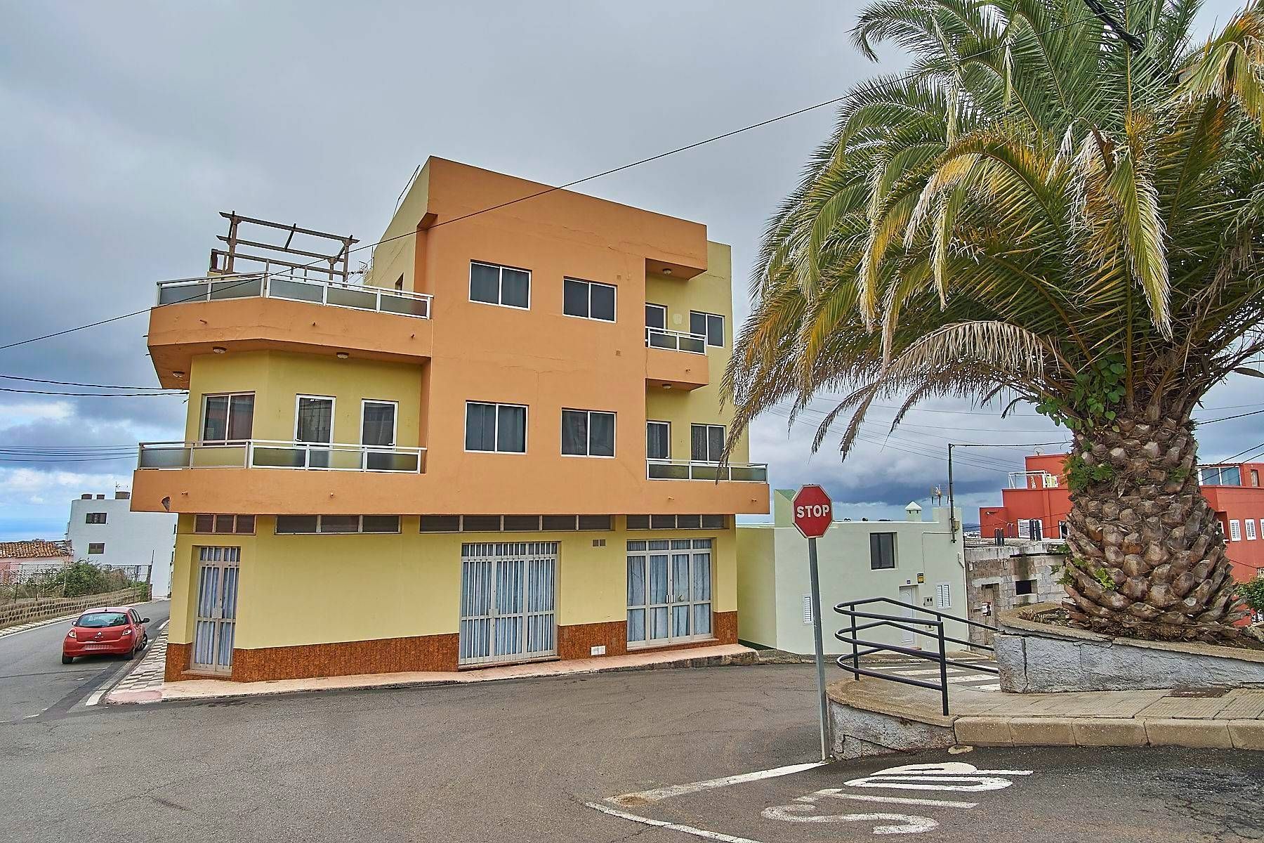 Vista exterior de Casa adosada en venda en Santa María de Guía de Gran Canaria amb Terrassa, Traster i Balcó