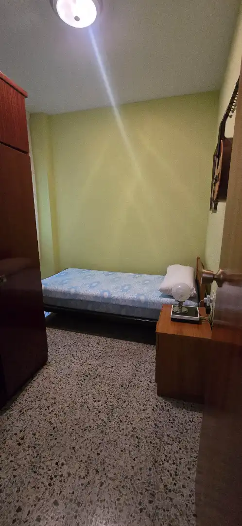 Habitación de Piso en venta en Santa Coloma de Gramenet con Aire acondicionado, Calefacción y Horno