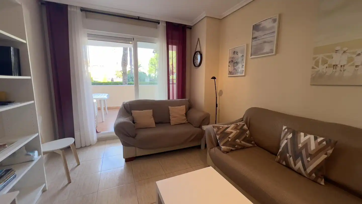 Wohnzimmer von Erdgeschoss zum Verkauf in Torreblanca mit Klimaanlage, Privatgarten und Terrasse