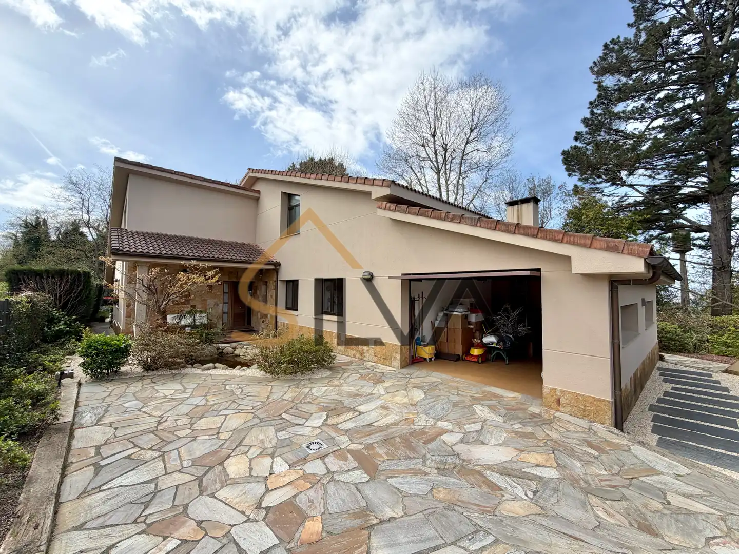 Vista exterior de Casa o chalet en venta en Oleiros con Calefacción, Jardín privado y Terraza