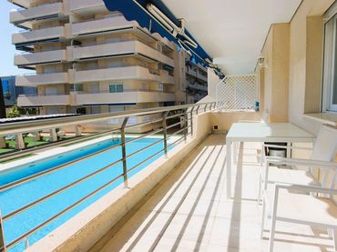 Mini appartamento con piscina in affitto a Nueva Andalucía