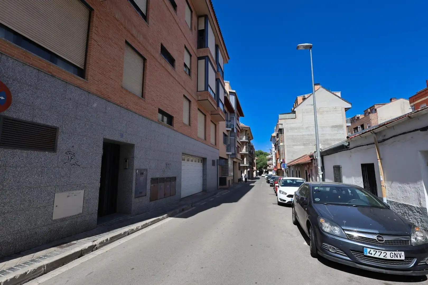 Vista exterior de Casa adosada en venda en Leganés amb Calefacció, Jardí privat i Traster