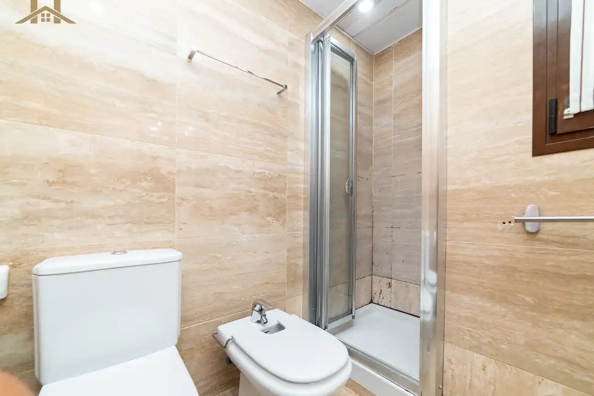 Badezimmer von Wohnung zum Verkauf in Villaviciosa de Odón mit Klimaanlage, Abstellraum und Balkon