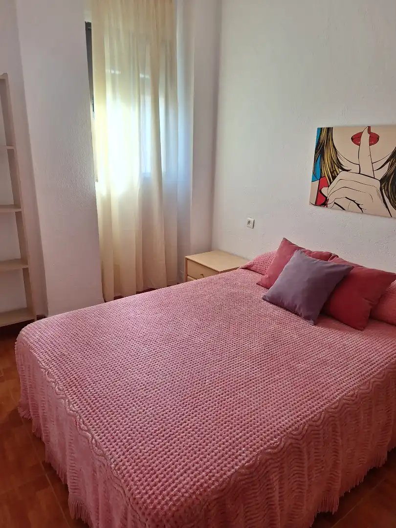 Schlafzimmer von Einfamilien-Reihenhaus zum Verkauf in Granada mit Terrasse, Möbliert und Ofen