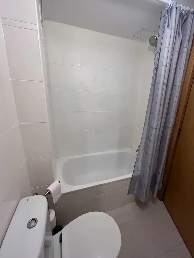 Baño de Piso de alquiler en  Palma de Mallorca con Aire acondicionado, Parquet y Amueblado
