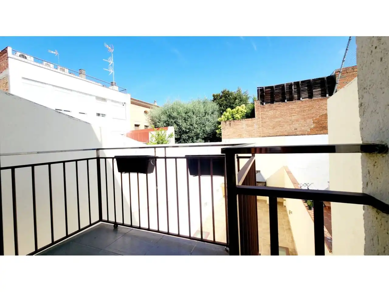 Terrasse von Einfamilien-Reihenhaus zum Verkauf in Sabadell mit Klimaanlage, Heizung und Terrasse