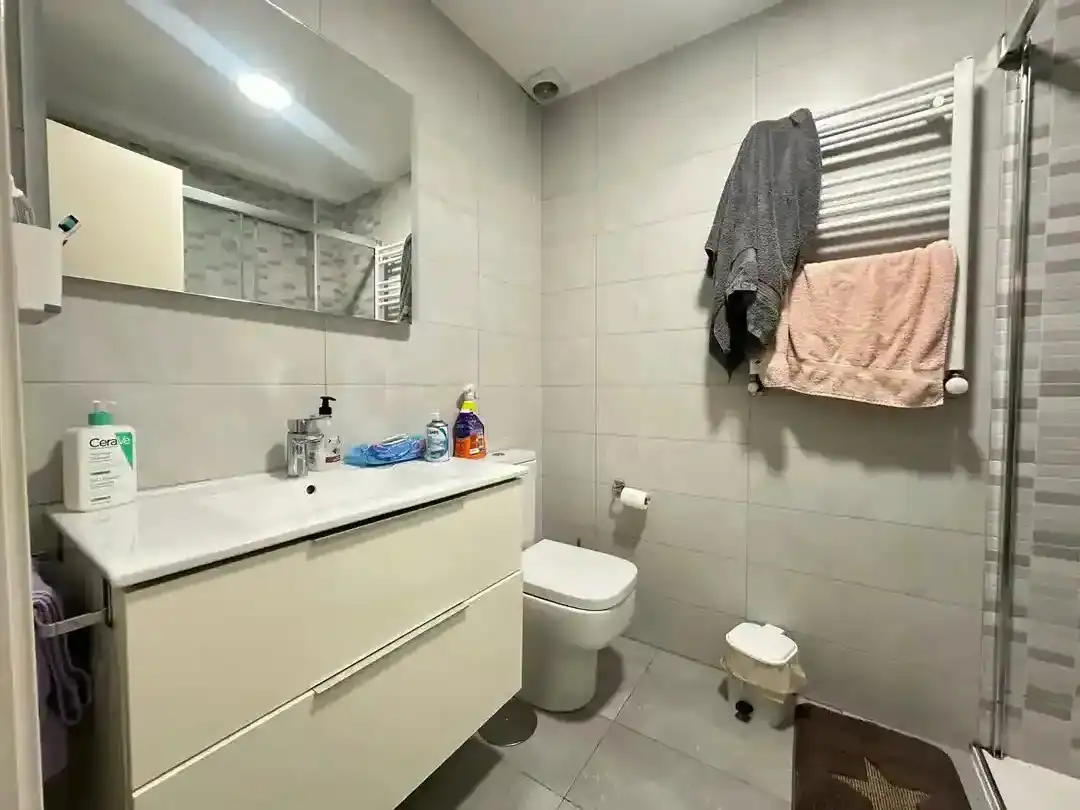 Badezimmer von Wohnung zum Verkauf in Santiago de Compostela  mit Heizung und Möbliert