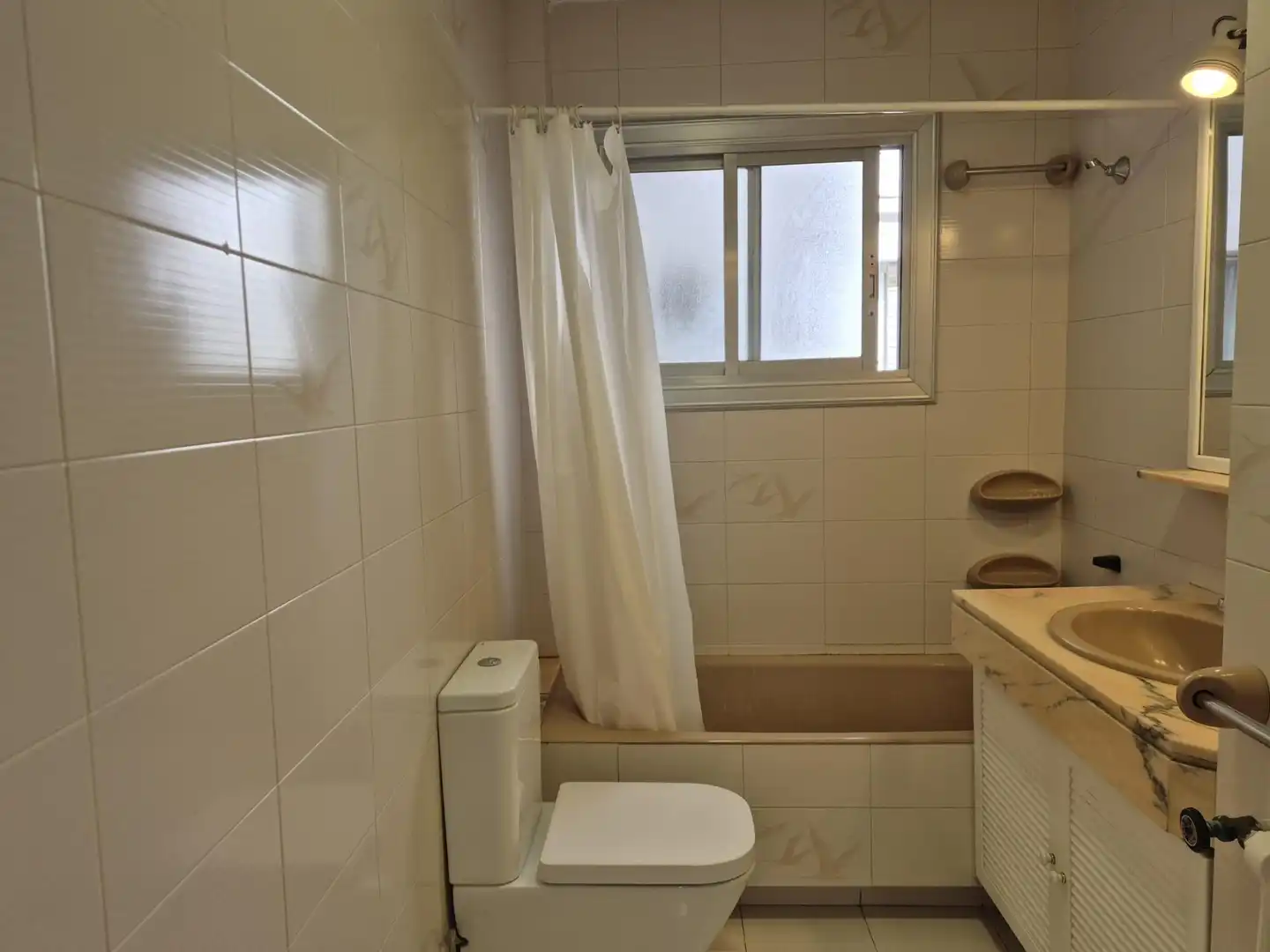 Baño de Piso en venta en Barcelona con Calefacción y Balcón