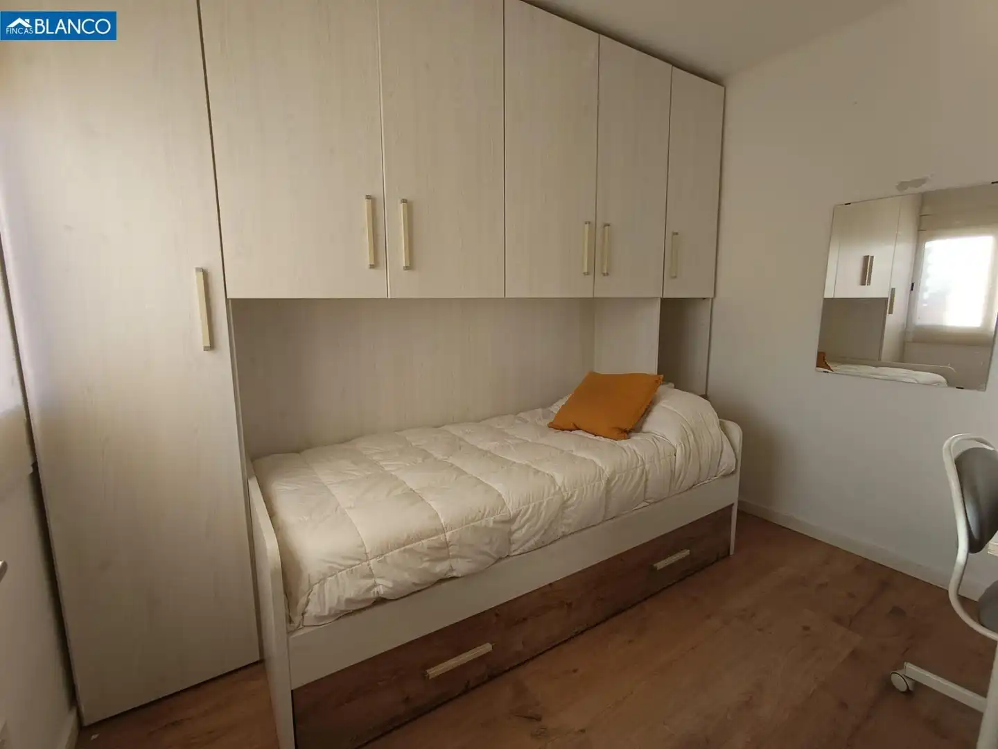 Bedroom of Attic for sale in L'Hospitalet de Llobregat  with Heating, Parquet flooring and Terrace