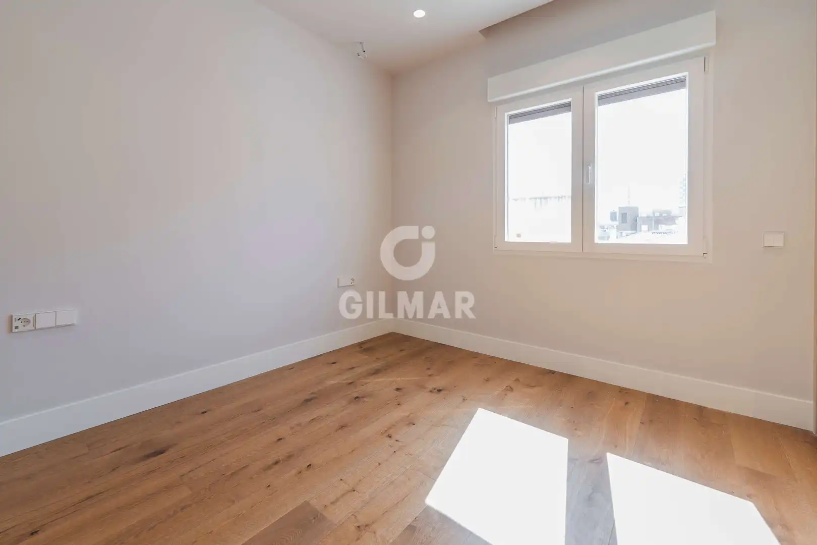 Habitación de Piso en venta en Madrid con Calefacción y Trastero