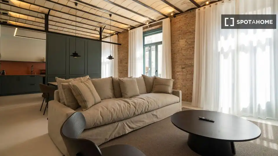 Appartamento con terrazza in affitto a L'Eixample, imagen 13