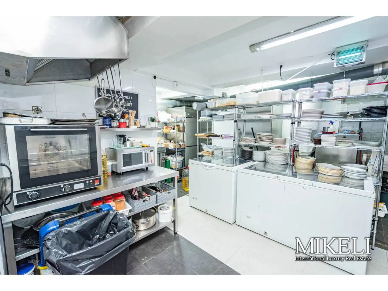 Cocina de Local en traspaso en Santander con Aire acondicionado y Alarma