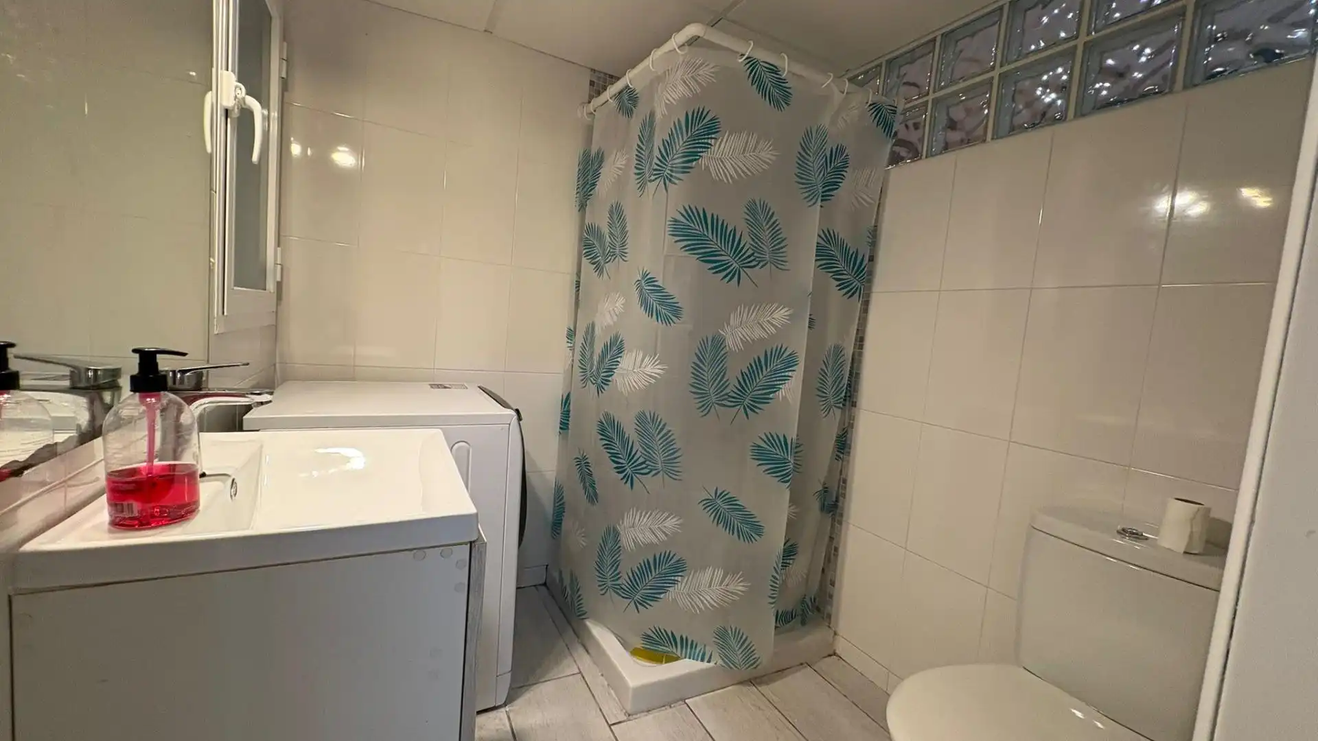 Badezimmer von Wohnung zur Miete in Málaga mit Klimaanlage und Möbliert