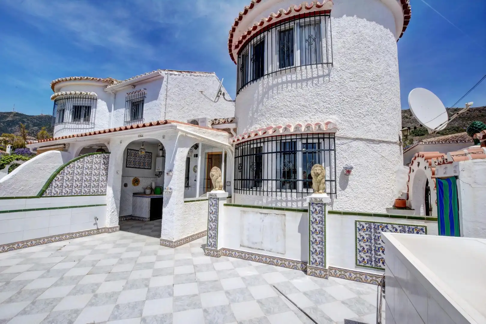 Exterior view of Detached homes for sale in Benalmádena  with Air Conditioner, Heating and Terrace