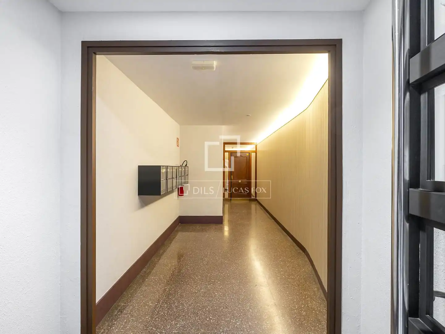 Wohnung zum Verkauf in Barcelona mit Klimaanlage, Parkett und Terrasse