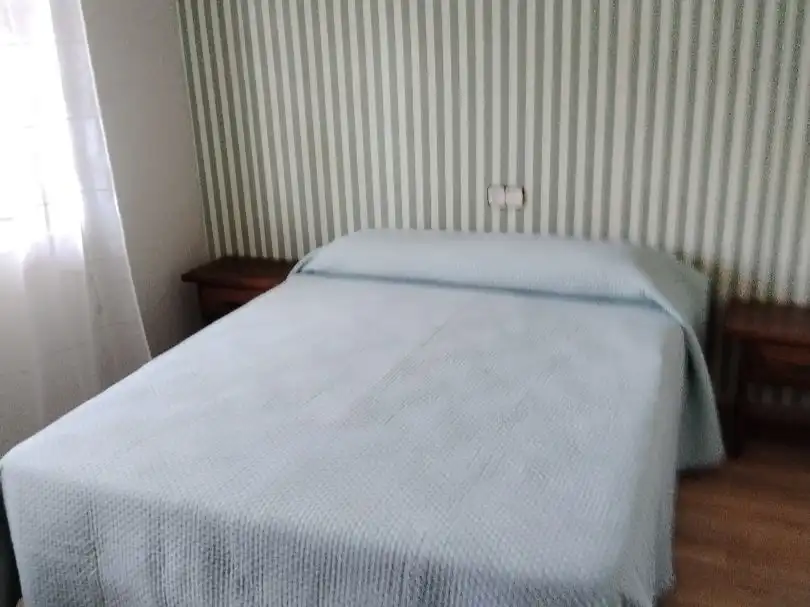 Dormitori de Local en venda en Grado amb Calefacció, Terrassa i Moblat