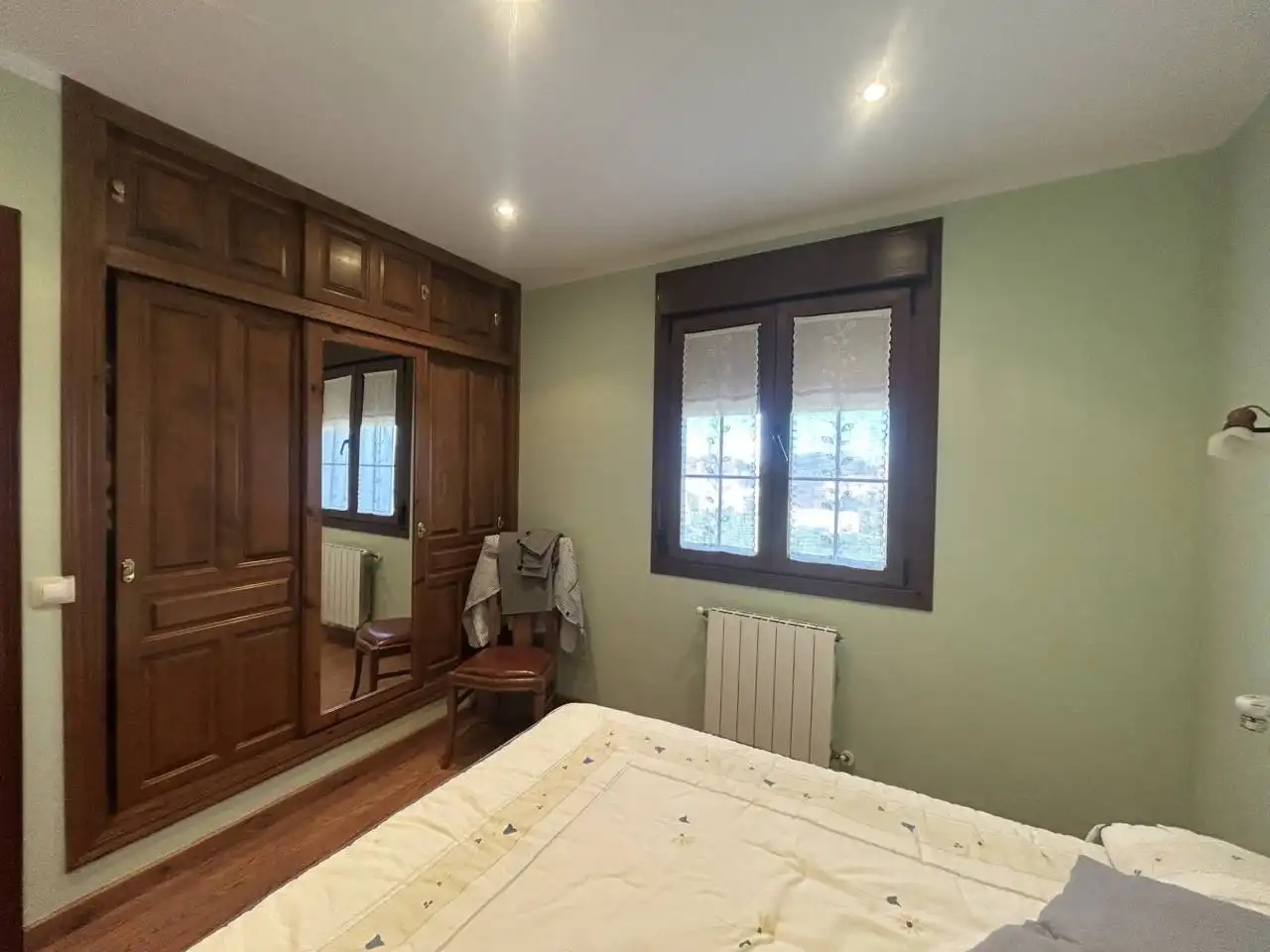 Schlafzimmer von Haus oder Chalet zum Verkauf in Llanes mit Heizung, Privatgarten und Terrasse
