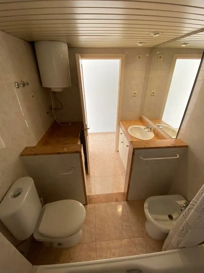 Baño de Planta baja de alquiler en Sant Joan Despí con Calefacción, Horno y Se aceptan mascotas