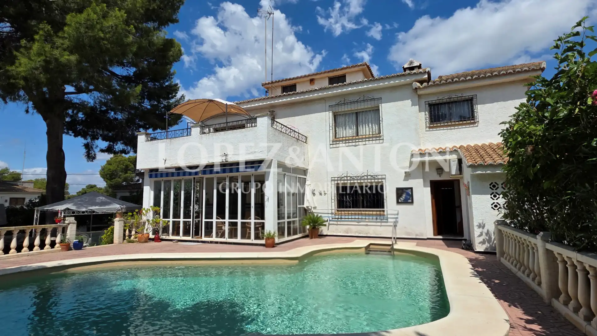 Vista exterior de Casa o chalet en venta en Paterna con Aire acondicionado, Jardín privado y Terraza