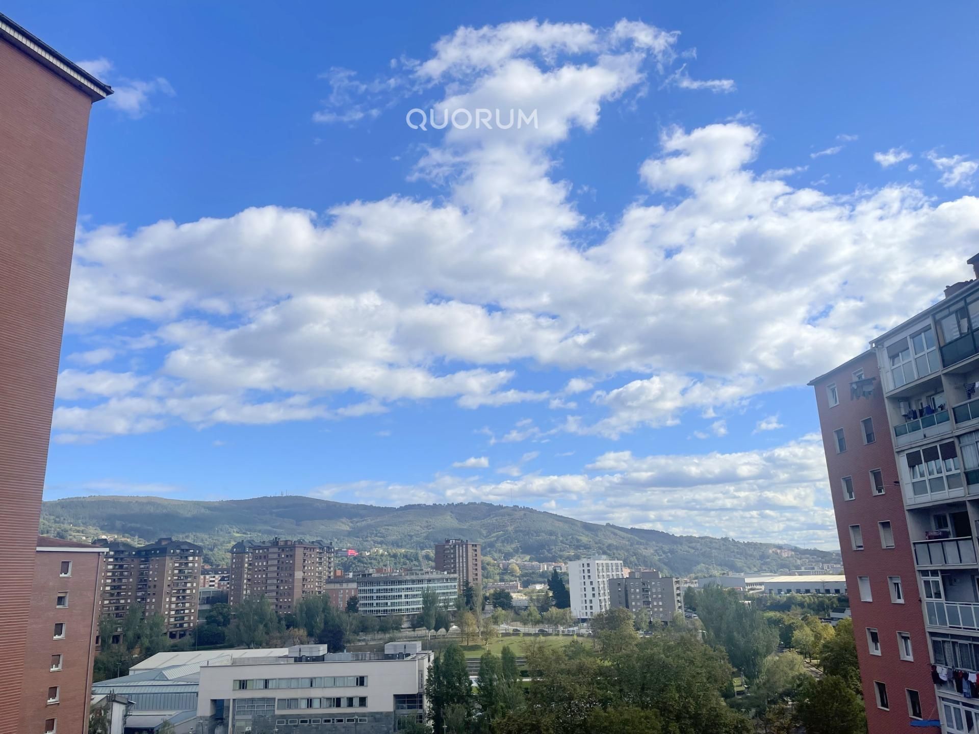 Vista exterior de Piso en venta en Bilbao  con Calefacción
