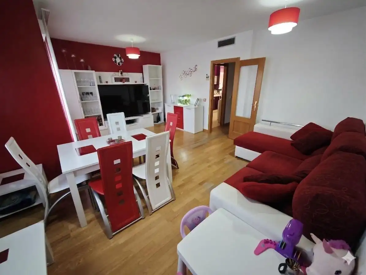 Sala de estar de Casa adosada en venta en Ontígola con Calefacción, Jardín privado y Trastero