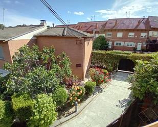 Jardí de Casa adosada en venda en Cobeña amb Aire condicionat, Calefacció i Terrassa