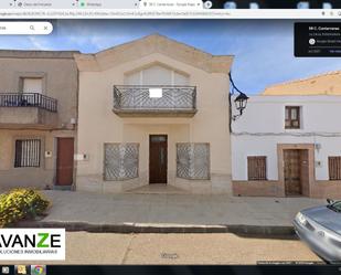 Vista exterior de Casa o xalet en venda en La Zarza (Badajoz) amb Aire condicionat, Terrassa i Balcó