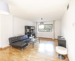 Sala d'estar de Apartament en venda en  Madrid Capital amb Calefacció i Moblat