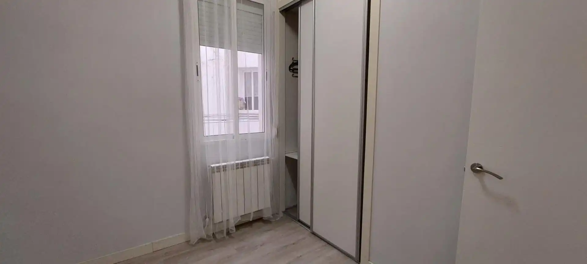 Dormitori de Pis de lloguer en Madrid amb Calefacció i Moblat