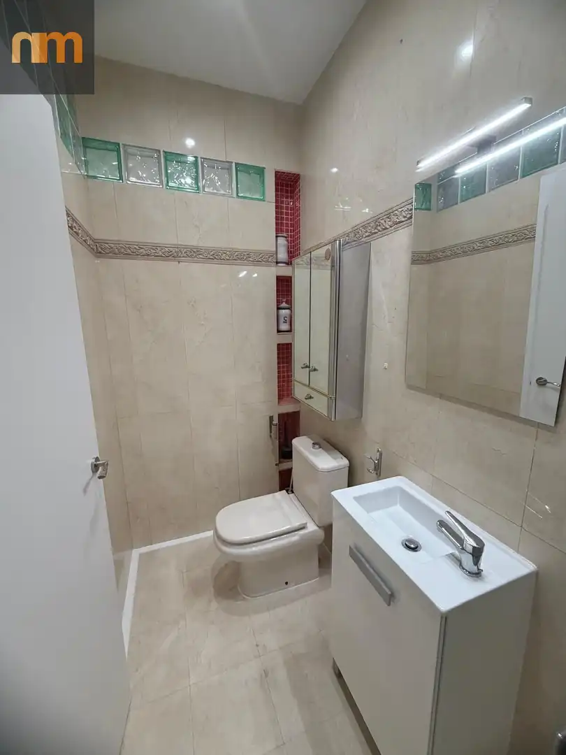 Bathroom of Ground floor for sale in Madrid  with Air Conditioner and Heating