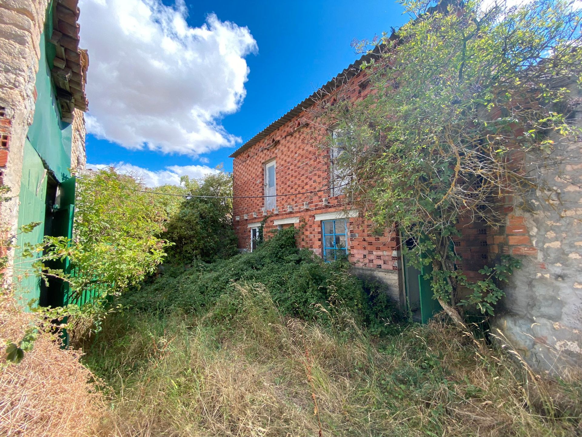 Vista exterior de Casa o xalet en venda en Royuela de Río Franco amb Calefacció, Jardí privat i Traster