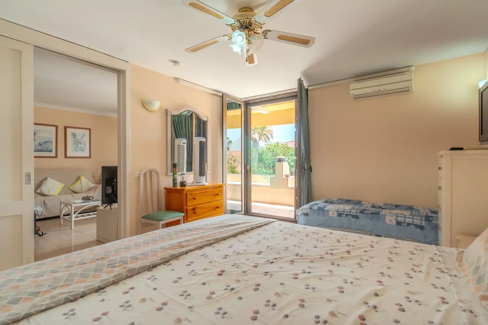 Dormitori de Apartament en venda en Arona amb Aire condicionat, Terrassa i Moblat
