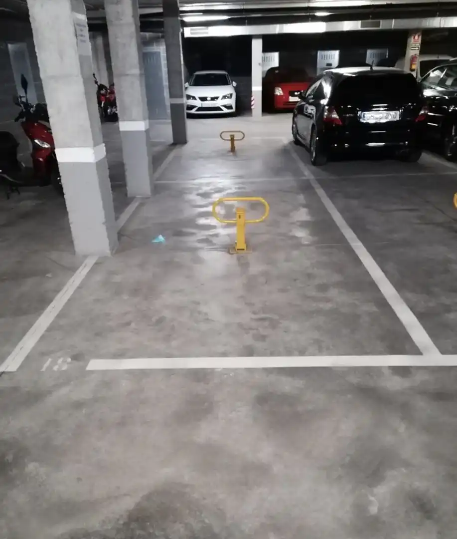 Parcheggio con ascensore in affitto a Calle Miguel Carrera 33, imagen 4