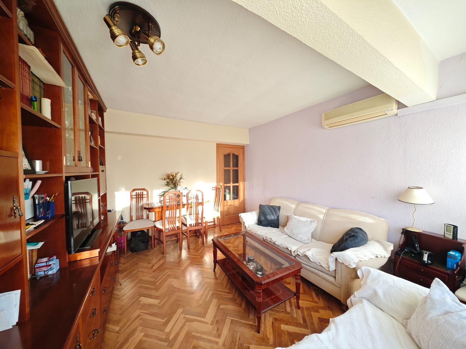 Living room of Flat for sale in  Madrid Capital  with Air Conditioner, Heating and Parquet flooring