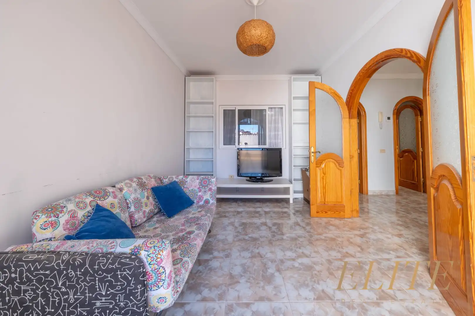 Sala d'estar de Casa adosada en venda en San Bartolomé de Tirajana amb Aire condicionat, Terrassa i Moblat