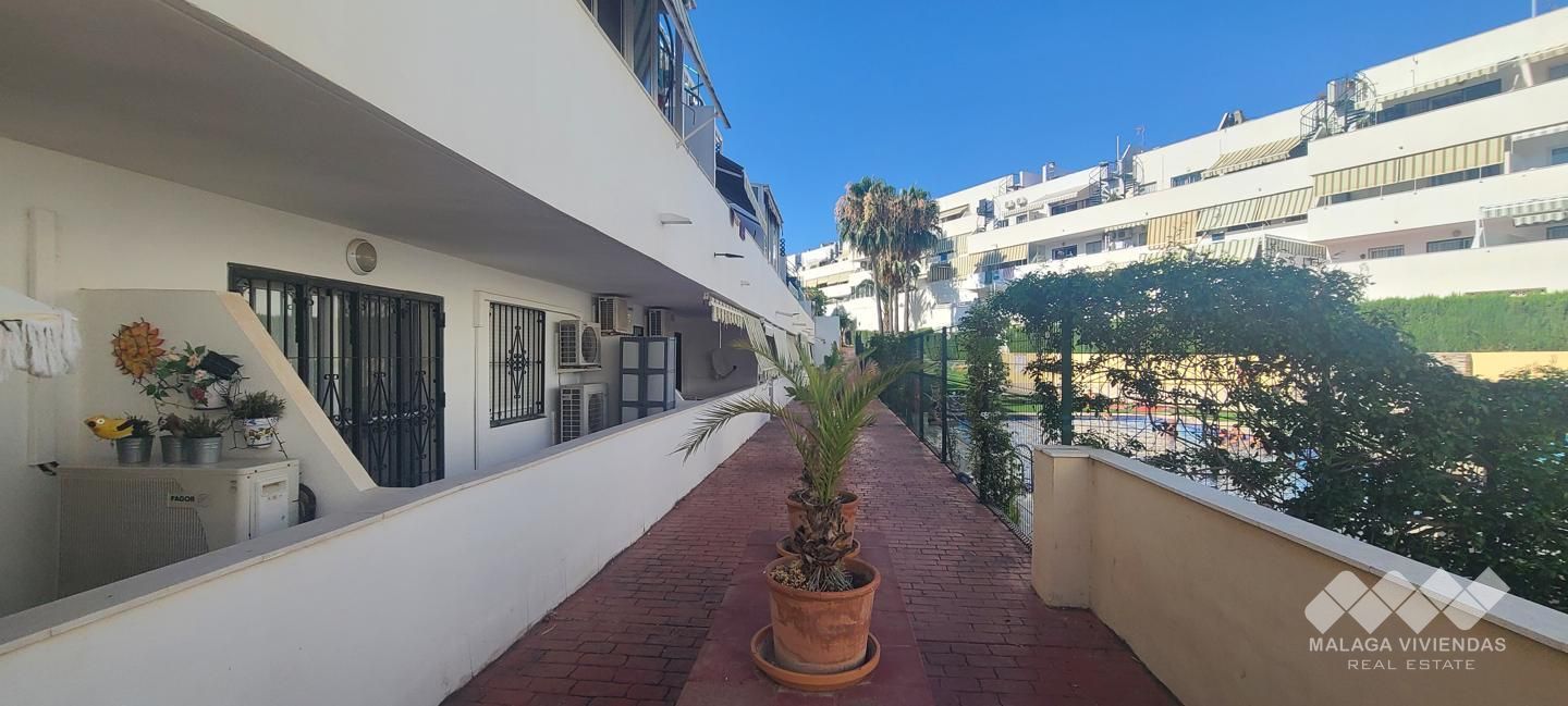 Exterior view of Flat for sale in Benalmádena  with Air Conditioner, Terrace and Community pool