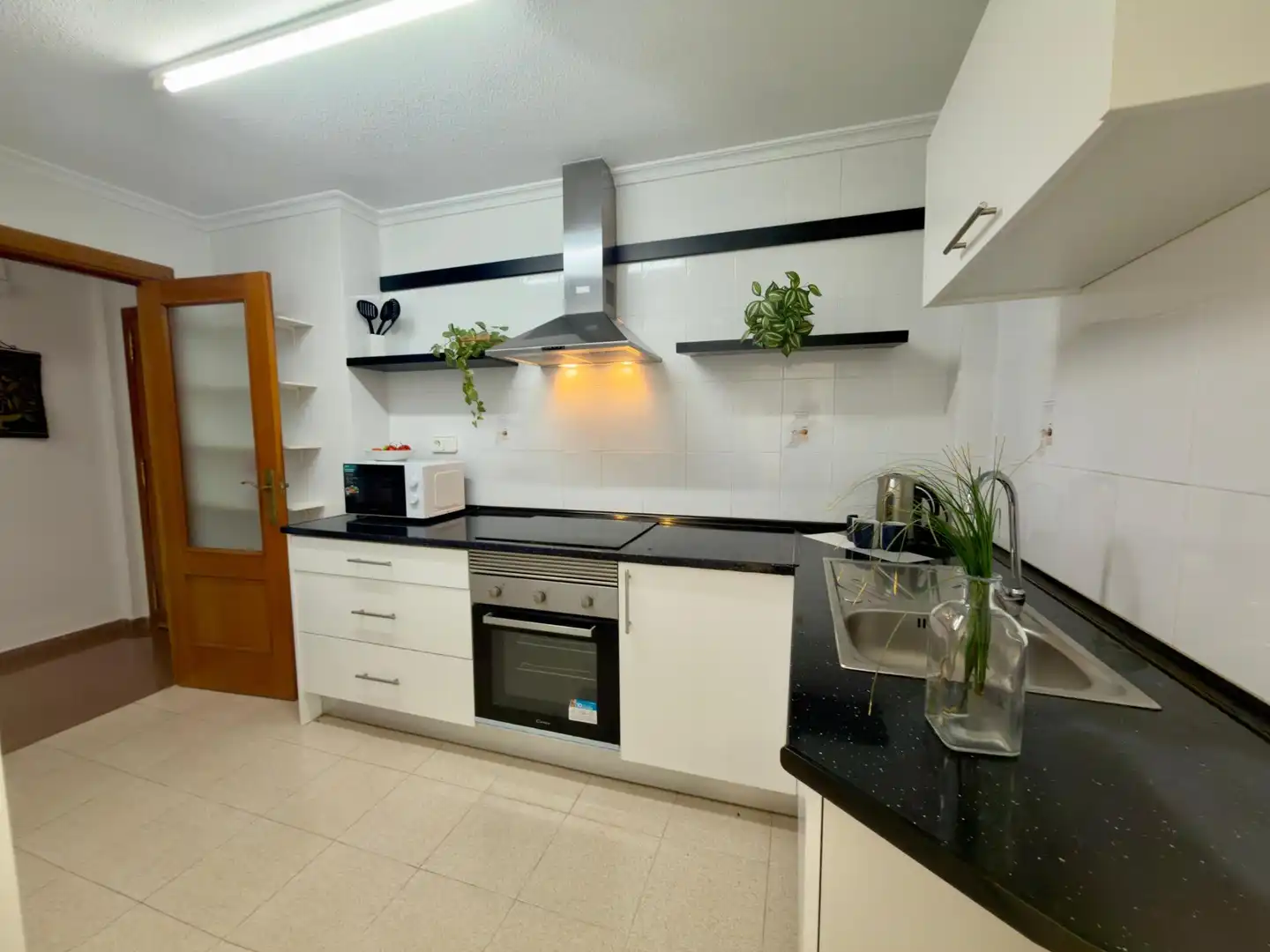 Küche von Wohnungen zum Verkauf in Torrevieja mit Klimaanlage, Möbliert und Balkon