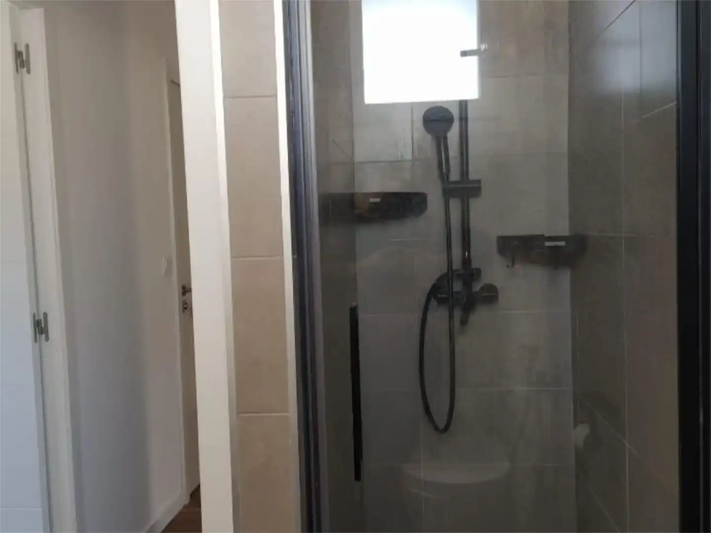 Bathroom of Houses for share in Zaragoza  with Private garden, Parquet flooring and Furnished