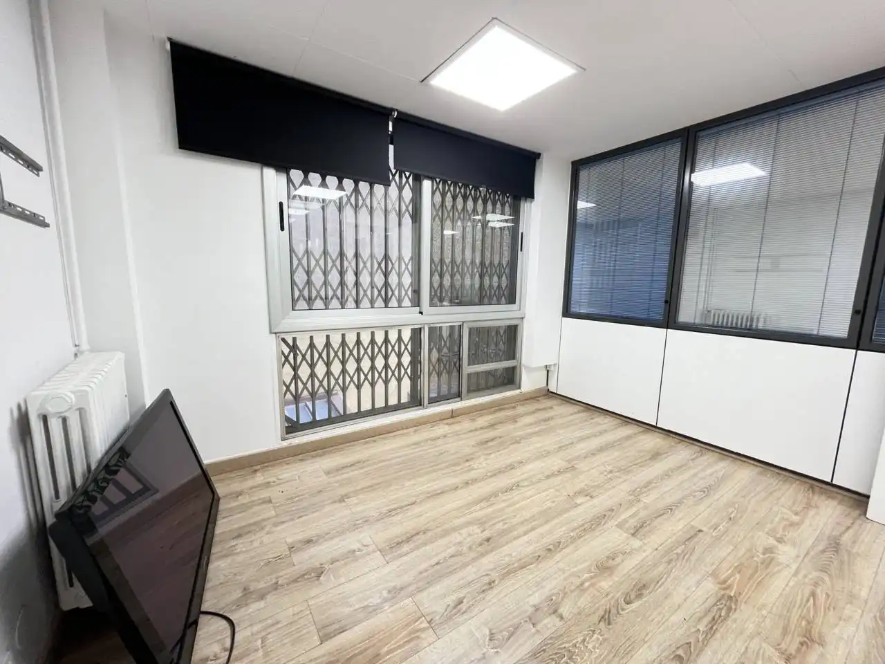 Büro zur Miete in Barcelona mit Klimaanlage, Heizung und Alarm