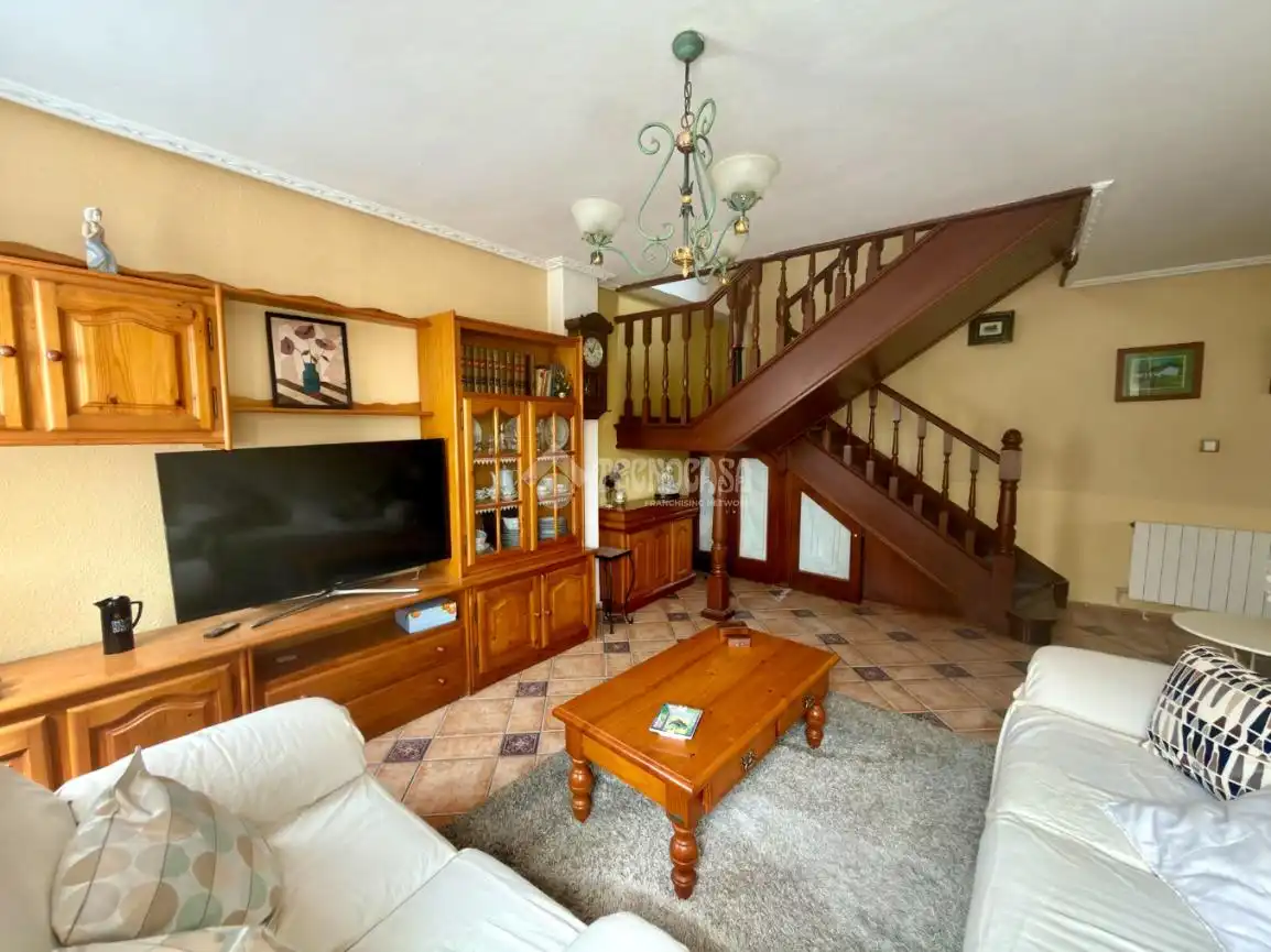 Wohnzimmer von Einfamilien-Reihenhaus zum Verkauf in Camargo