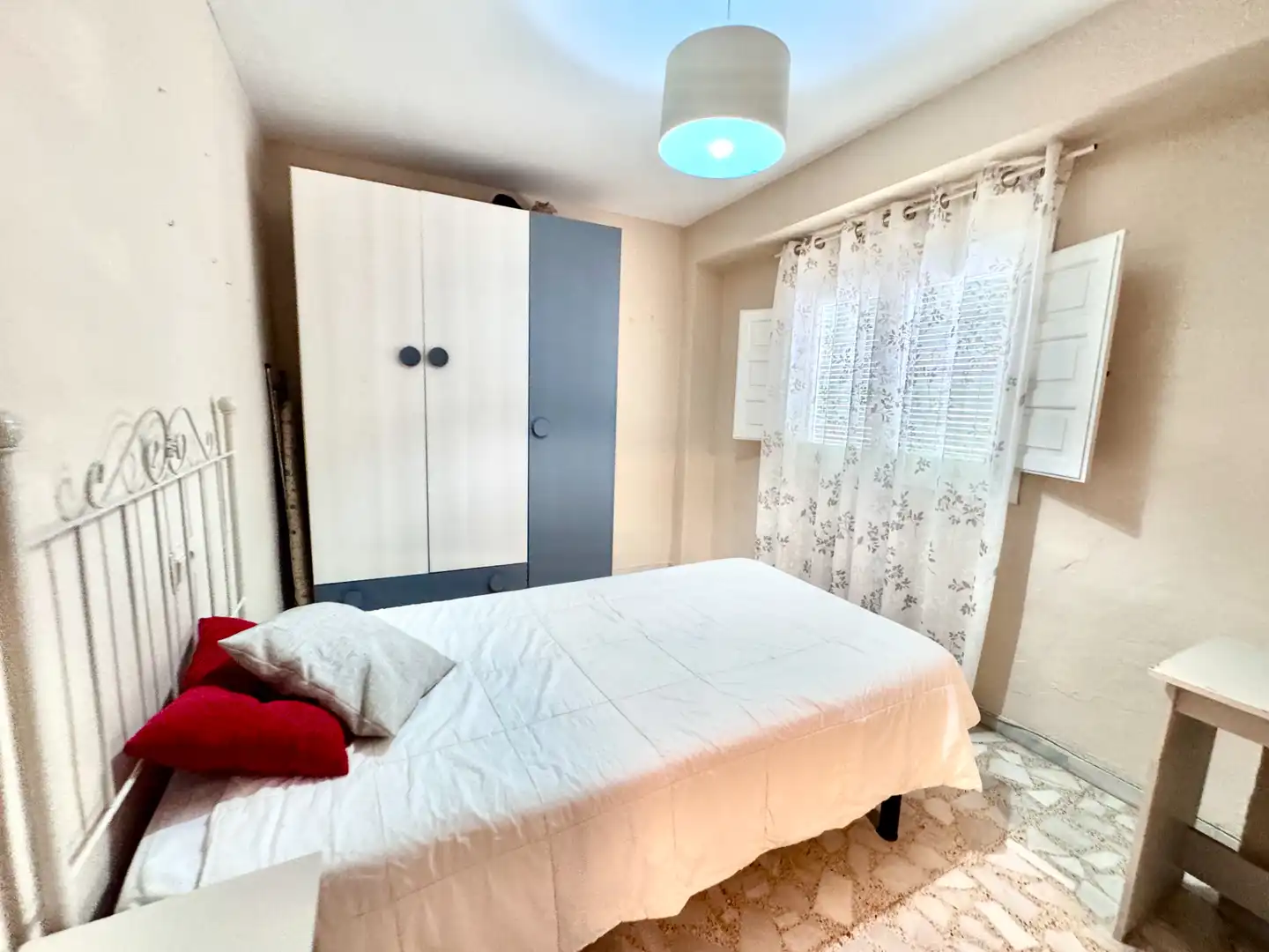Dormitori de Casa o xalet en venda en Ugíjar amb Terrassa, Traster i Moblat