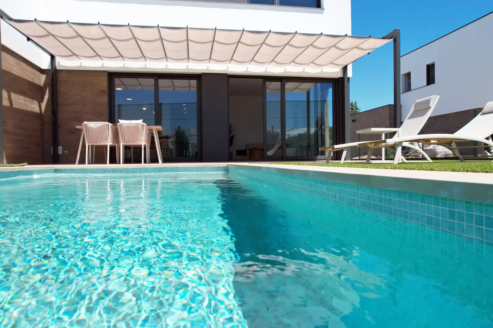Piscina de Casa o chalet en venta en Sant Pere Pescador con Aire acondicionado, Calefacción y Jardín privado