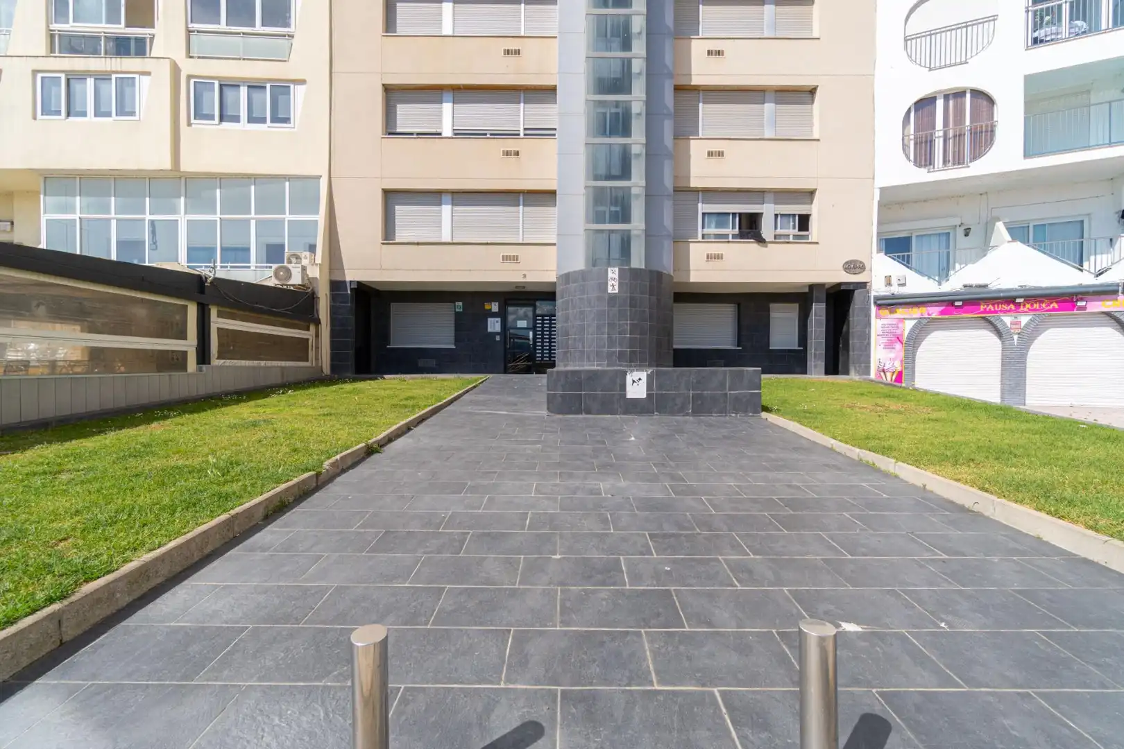 Vista exterior de Apartamento en venta en Empuriabrava con Aire acondicionado y Amueblado