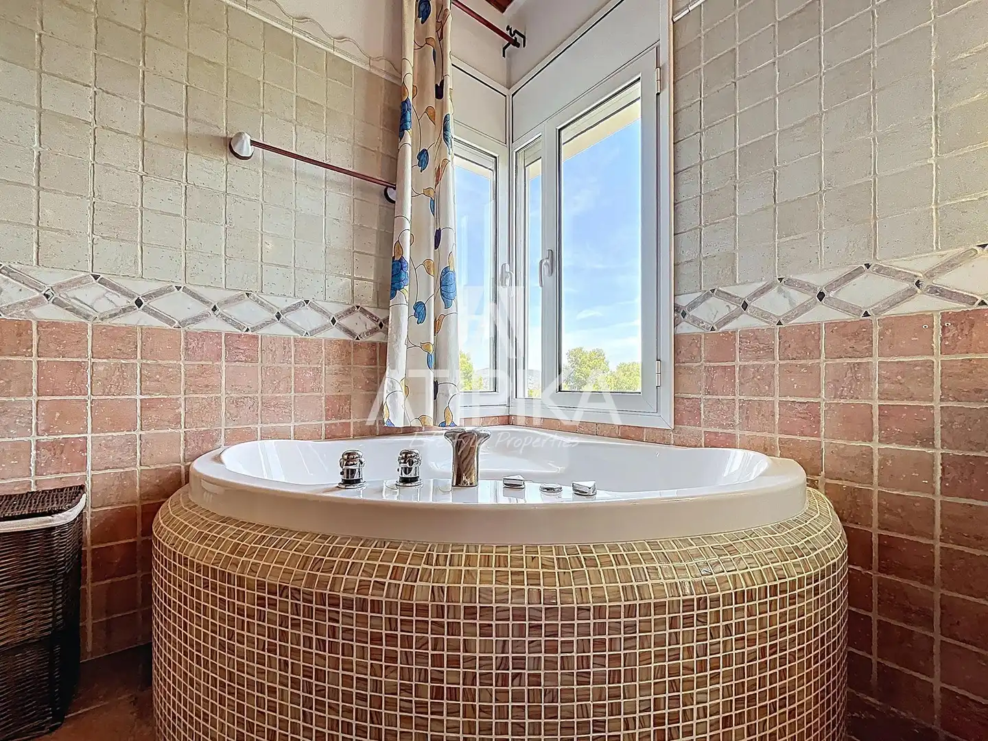 Bathroom of Houses for sale in Sant Pere de Ribes  with Swimming Pool, Oven and Washing machine