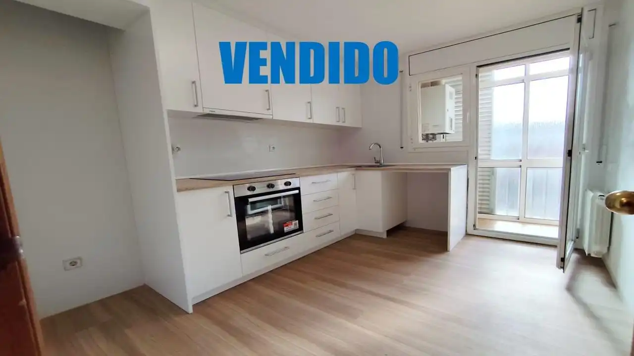 Küche von Wohnung zum Verkauf in Santa Perpètua de Mogoda mit Klimaanlage, Abstellraum und Balkon