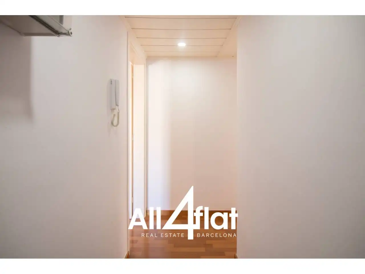 Flat with terrace for sale in Calle Rosselló, imagen 3
