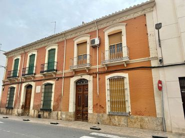 Casa amb balcó en venda a Valdepeñas