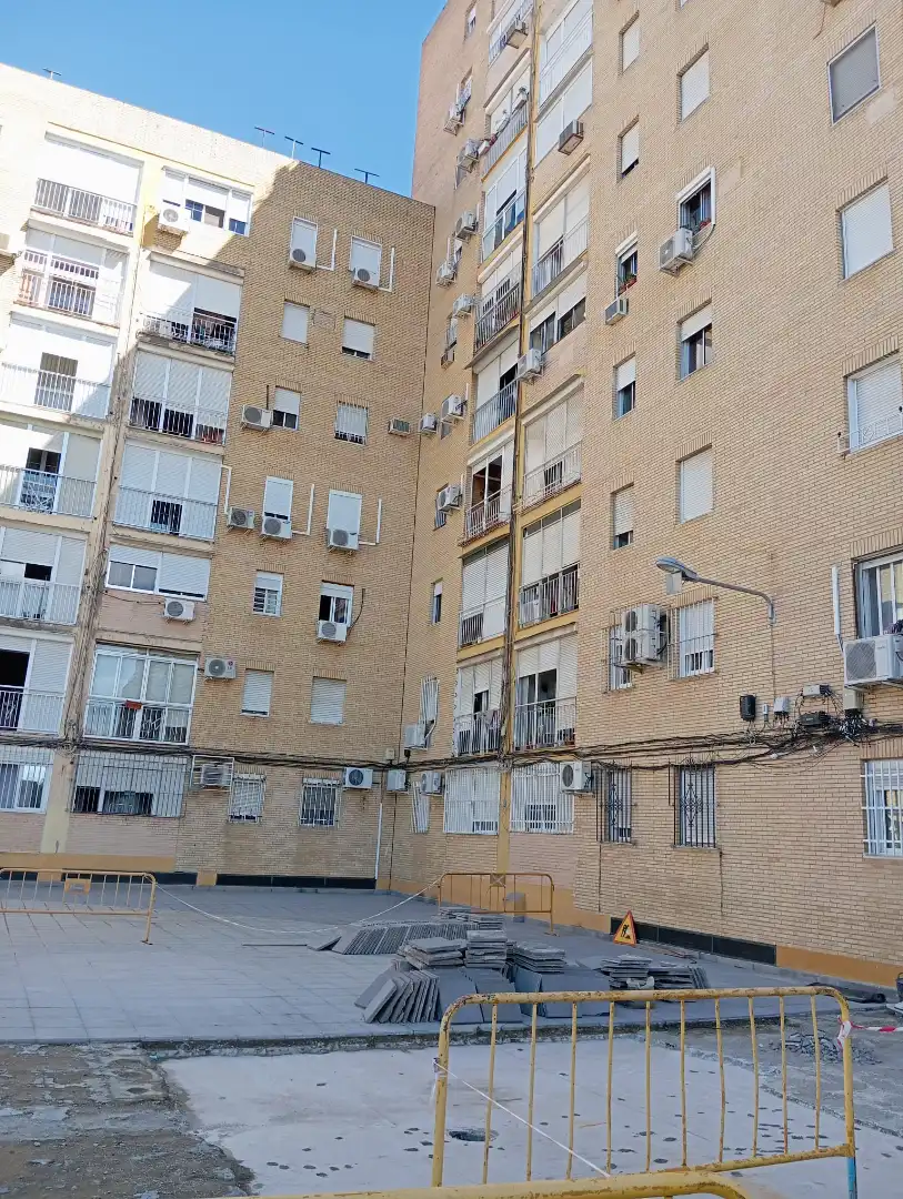 Exterior view of Flat for sale in Sevilla  with Air Conditioner, Private garden and Furnished