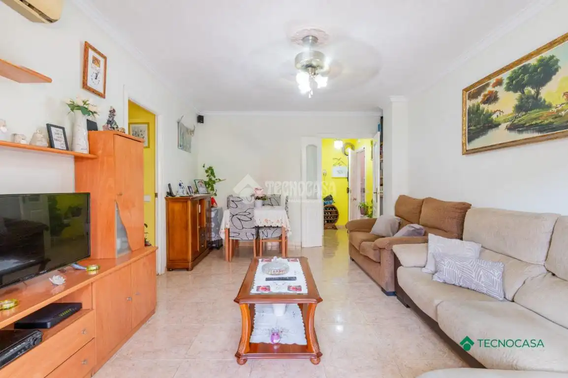 Sala d'estar de Pis en venda en Roquetas de Mar amb Aire condicionat, Terrassa i Traster